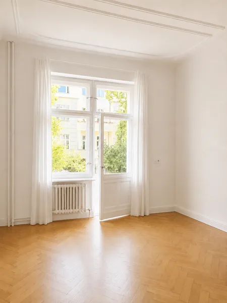 Sonnige 3-Zimmer-Altbauwohnung mit Stuck und Südbalkon — photo 1